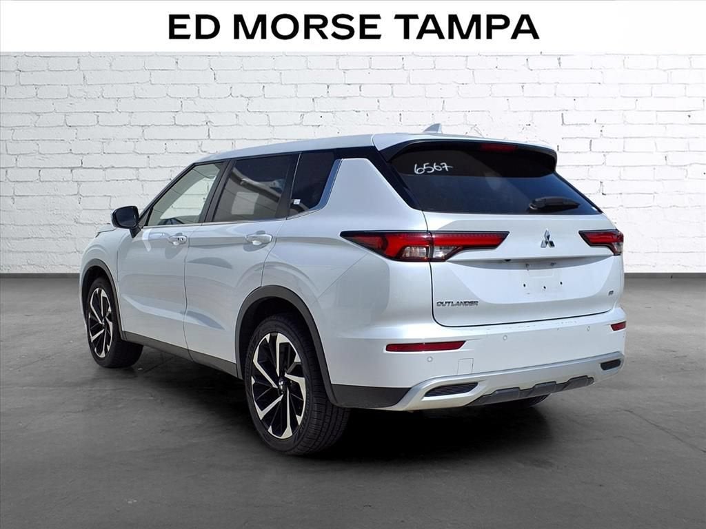 2024 Mitsubishi Outlander SE