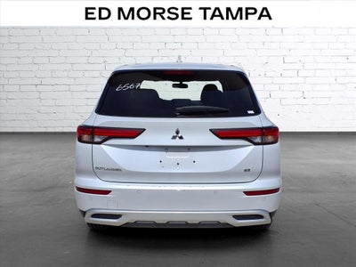 2024 Mitsubishi Outlander SE