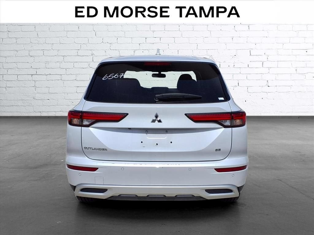 2024 Mitsubishi Outlander SE