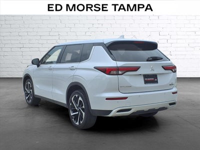 2024 Mitsubishi Outlander SE