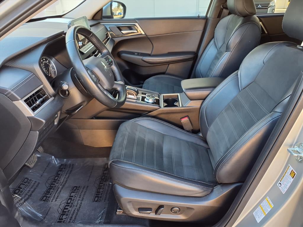 2024 Mitsubishi Outlander SE