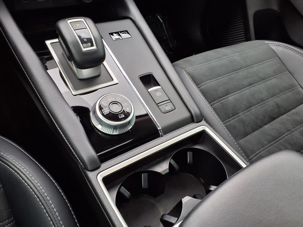2025 Mitsubishi Outlander Plug-In Hybrid SE