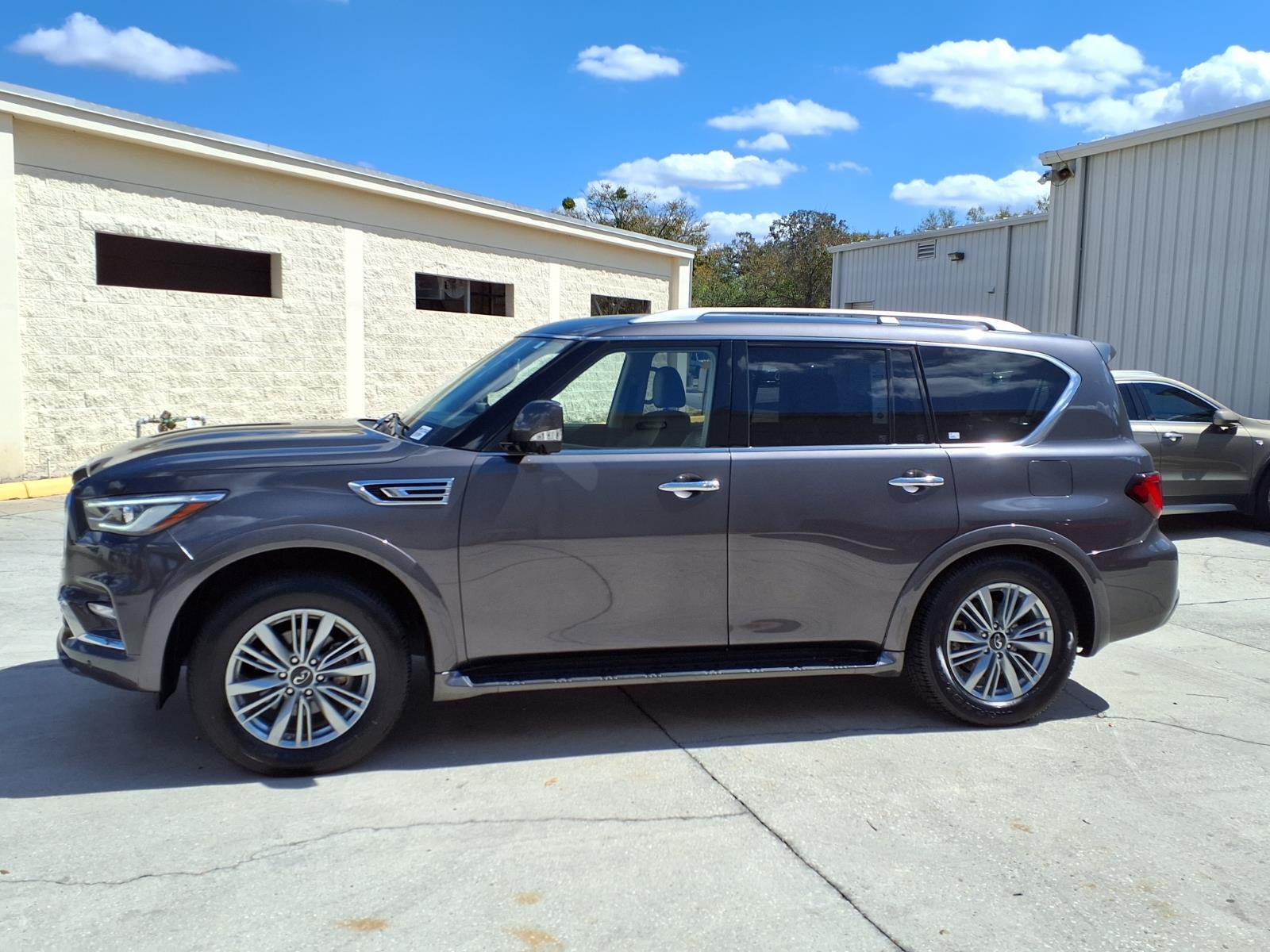 2023 INFINITI QX80 LUXE