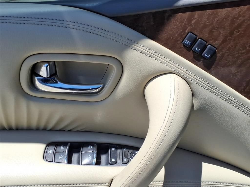 2017 INFINITI QX80 Base