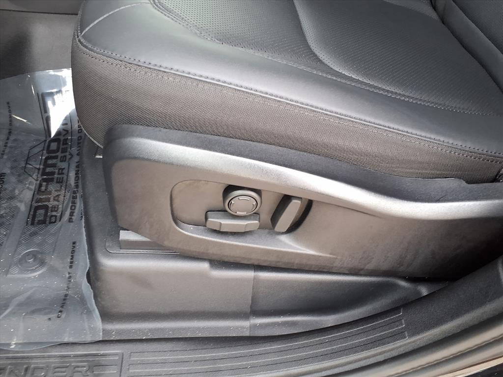 2025 Land Rover Defender S