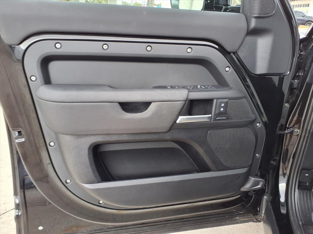 2025 Land Rover Defender S