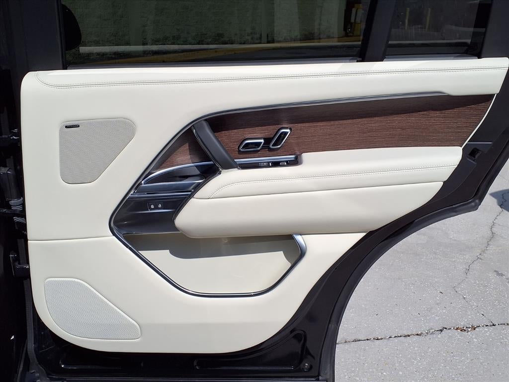 2025 Land Rover Range Rover SE