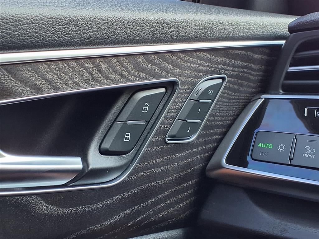 2022 Audi Q8 Premium Plus