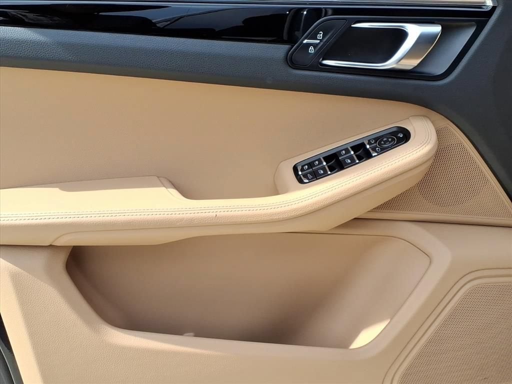 2023 Porsche Macan T