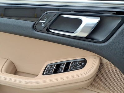 2023 Porsche Macan T