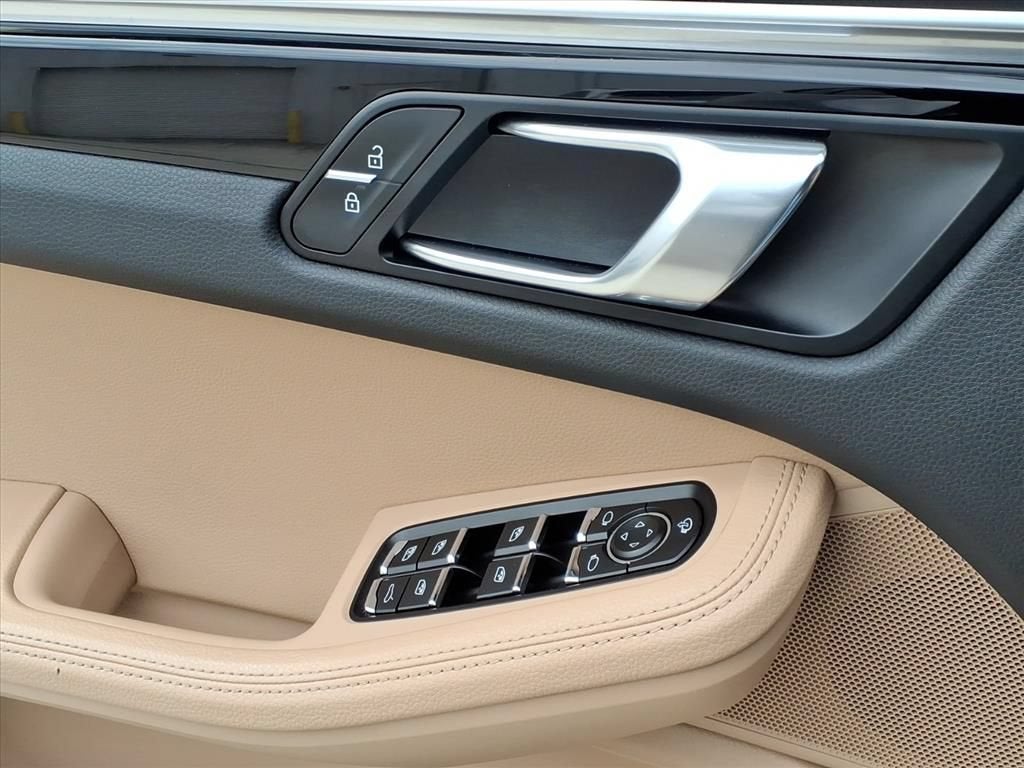2023 Porsche Macan T