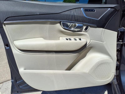 2020 Volvo XC90 Momentum