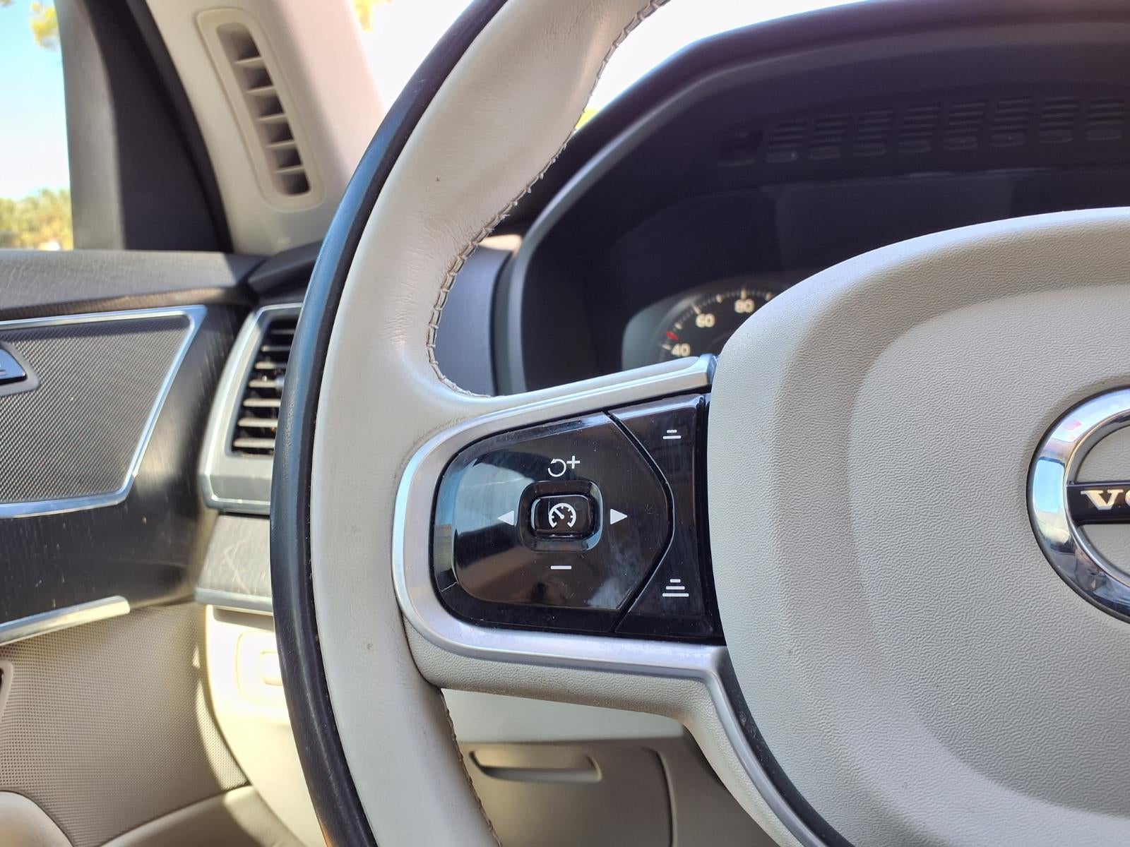 2020 Volvo XC90 Momentum