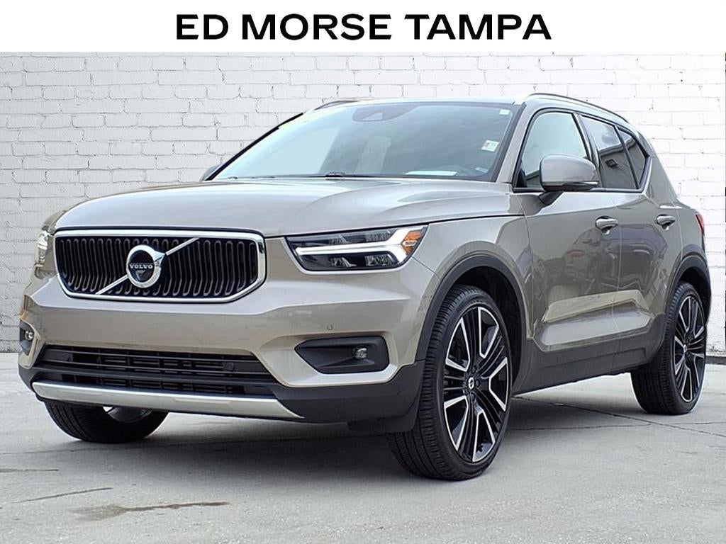 2022 Volvo XC40 Momentum