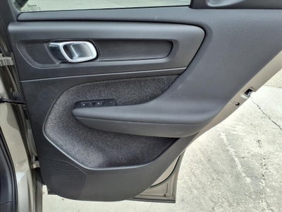 2022 Volvo XC40 Momentum