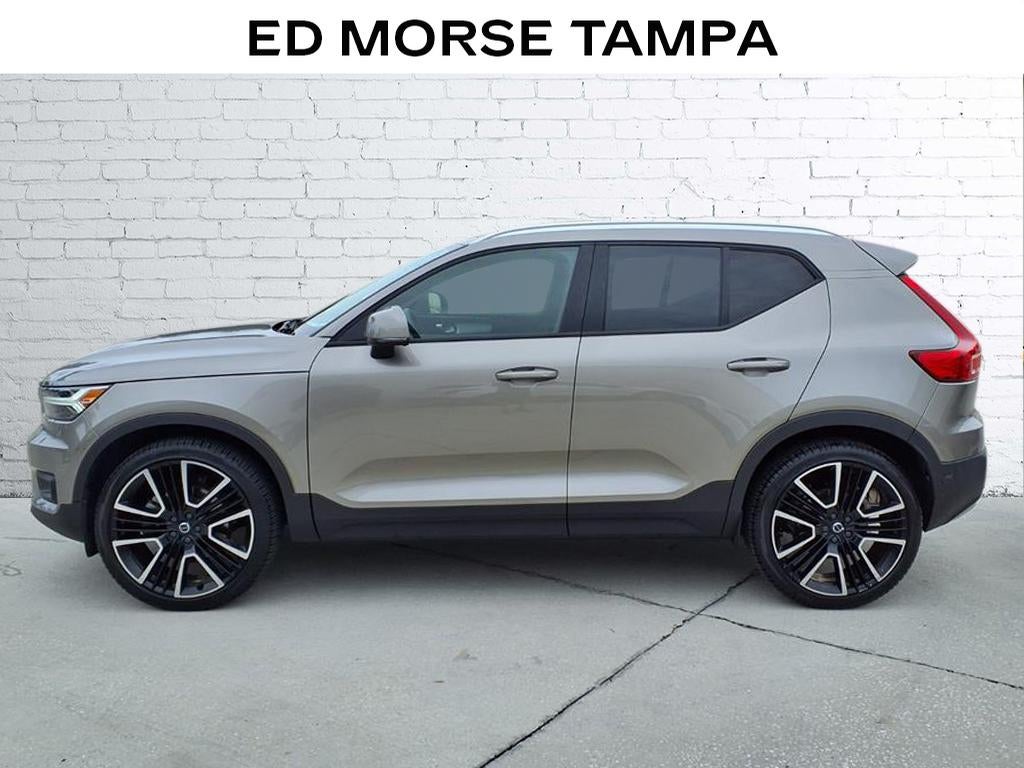2022 Volvo XC40 Momentum