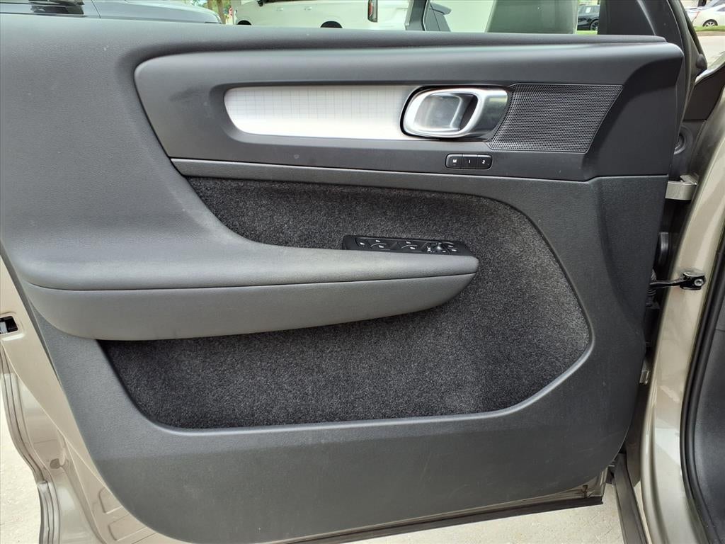 2022 Volvo XC40 Momentum