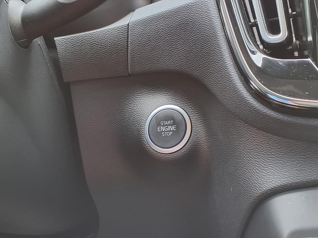 2022 Volvo XC40 Momentum