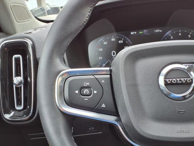 2022 Volvo XC40 Momentum