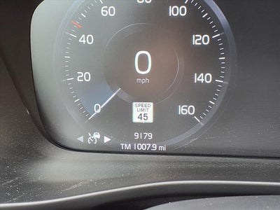 2022 Volvo XC40 Momentum